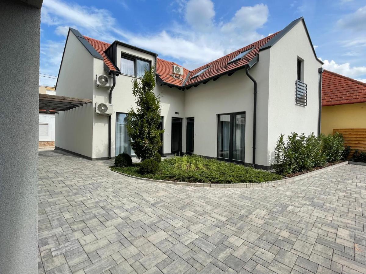 Dotis Apartman 터터 외부 사진